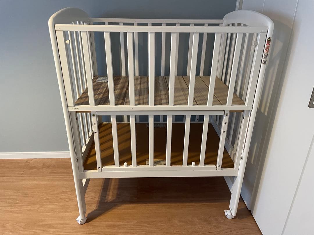 福岡市内引取り希望☆木製ベビーベッド ホワイト キャスター付き　アーチ