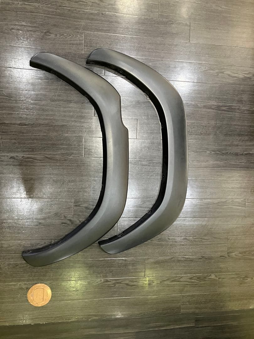 ハイラックス GUN125ブラックラリー純正オーバーフェンダー