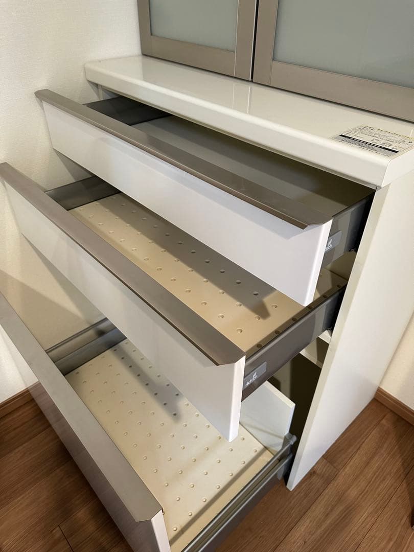 パモウナ　ホワイト ガラス扉 食器棚