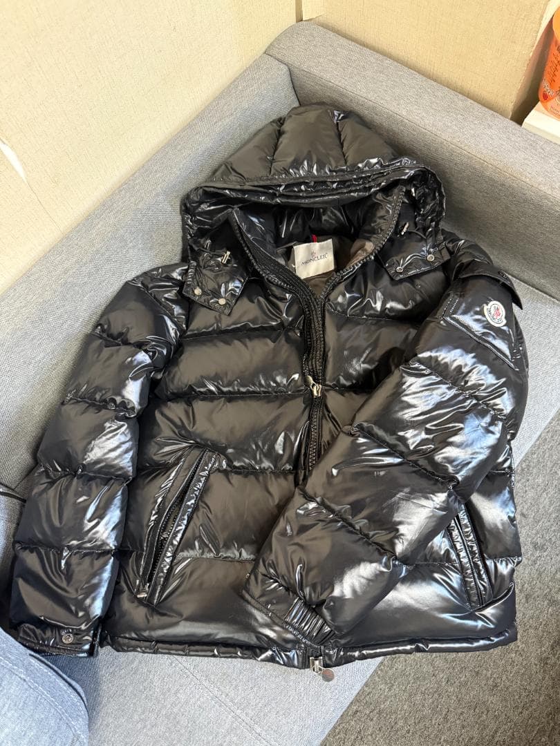 黒 フード付きダウンジャケット