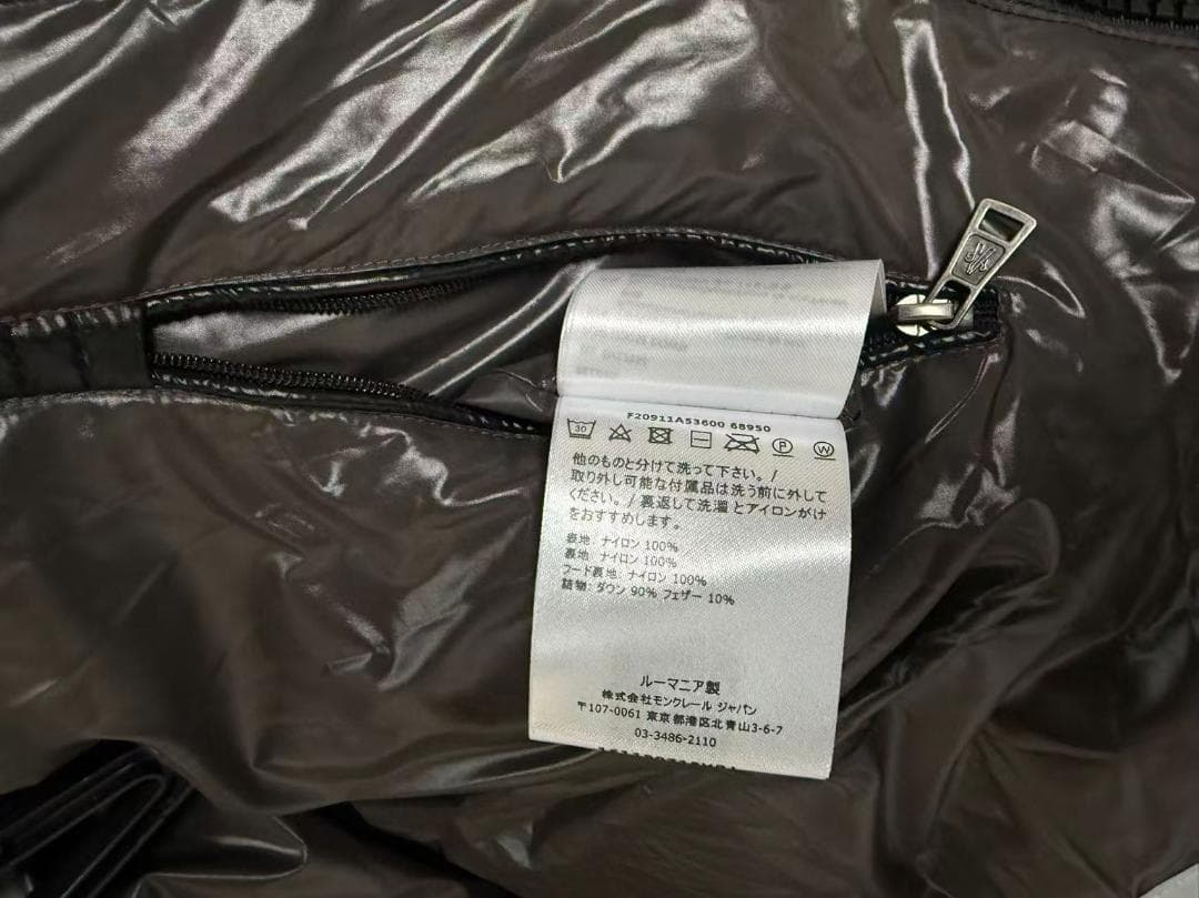 黒 フード付きダウンジャケット