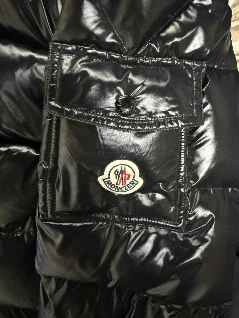 黒 フード付きダウンジャケット