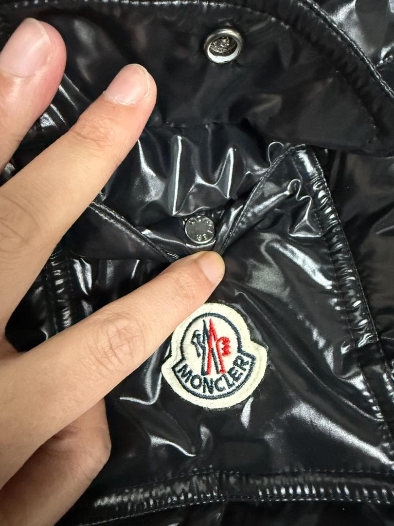 黒 フード付きダウンジャケット