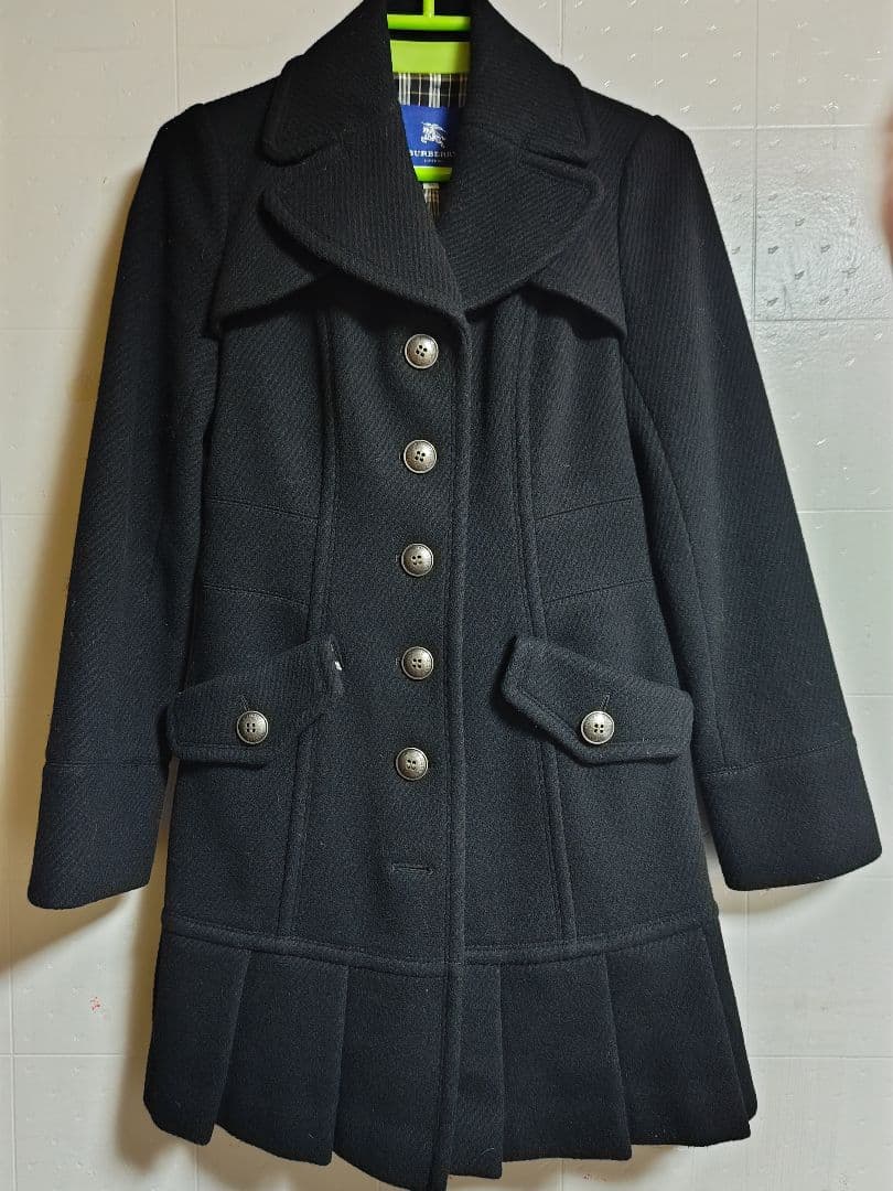 黒いコート ボタン付き チェック裏地