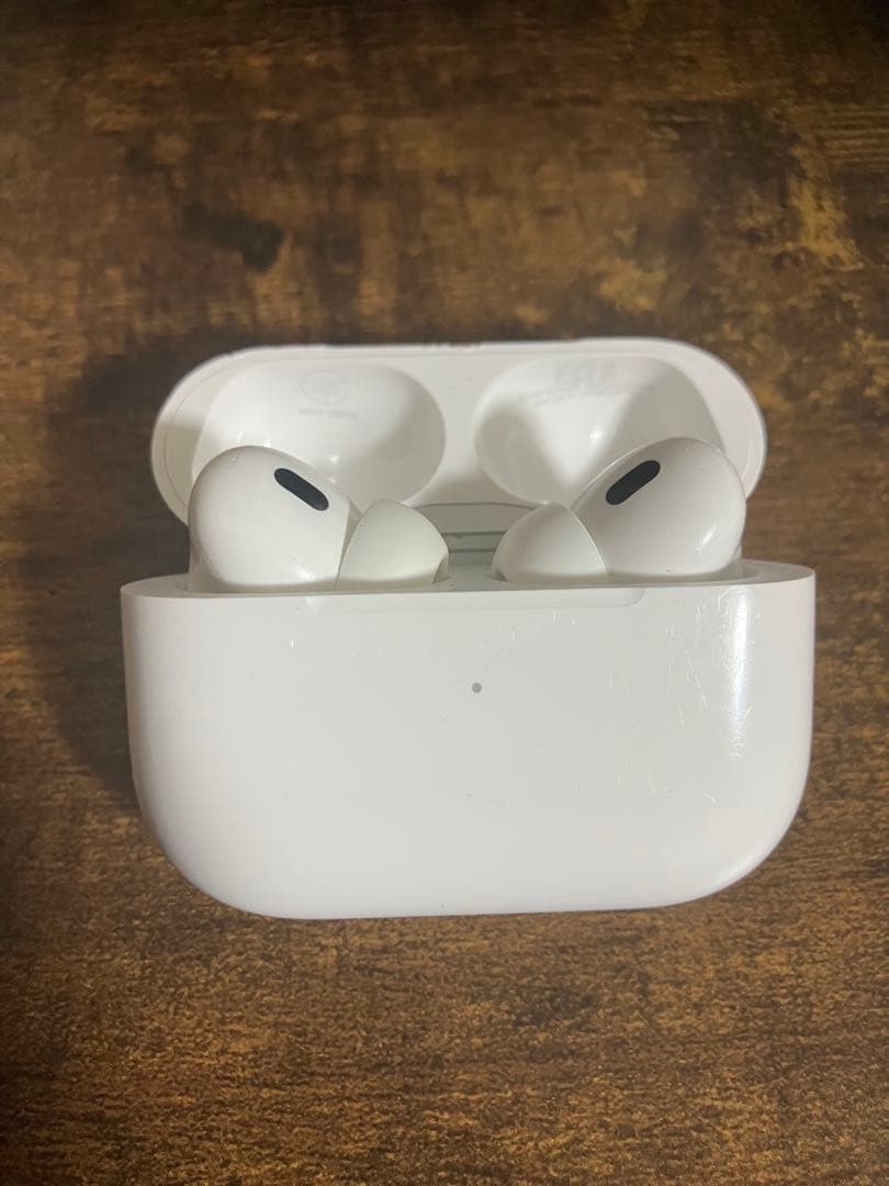 AirPods Pro2ホワイト 本体 充電ケース付き　lightning端子