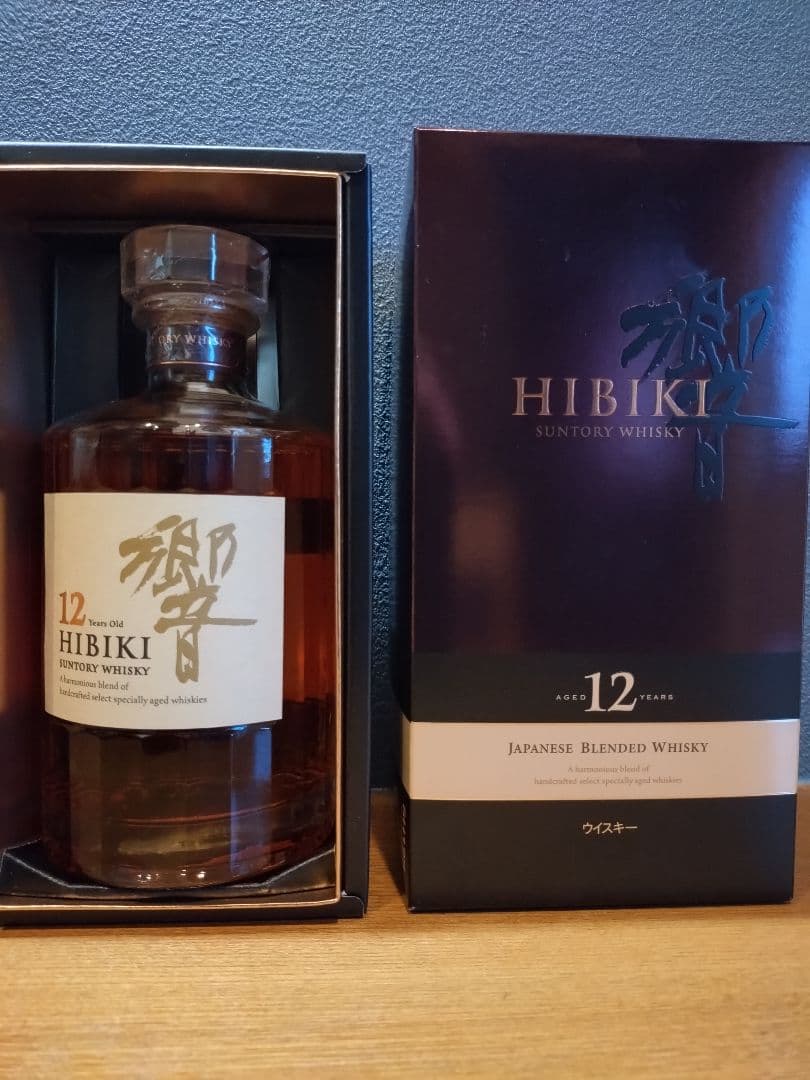 サントリー 響12年 700ml 箱付き