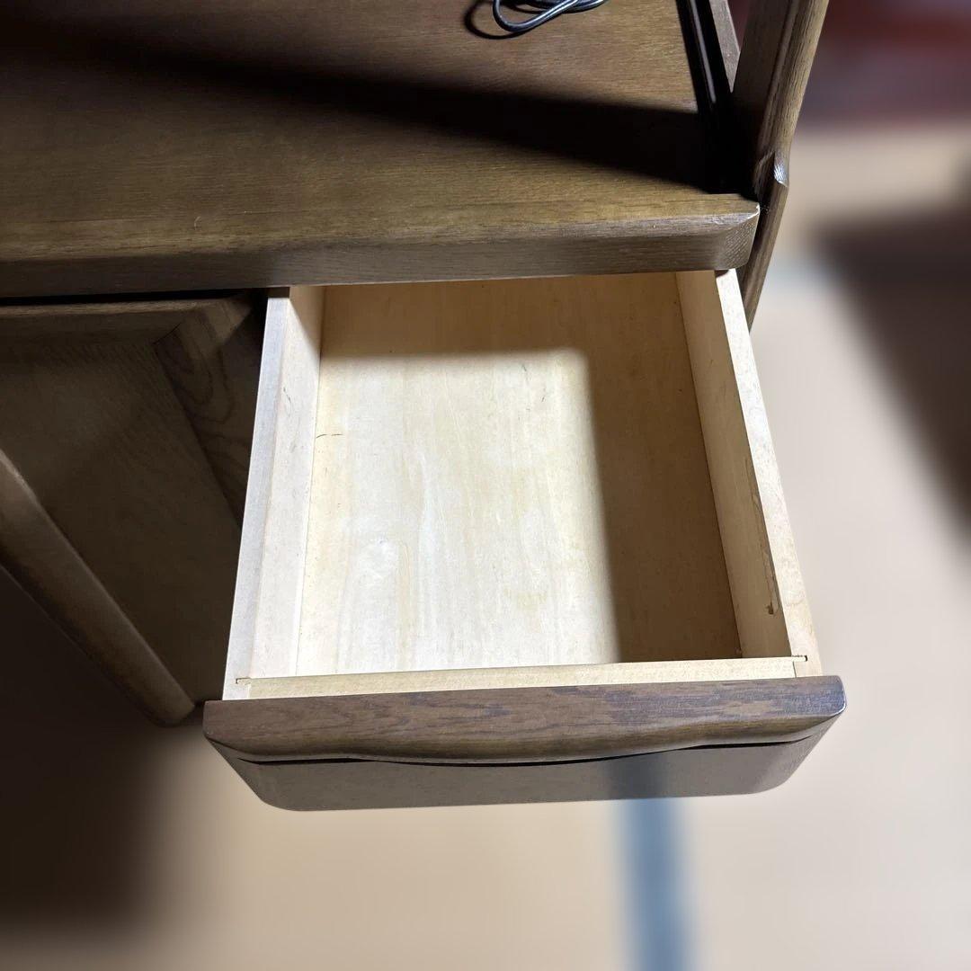 カリモク　　レンジボード・レンジ台　キャスター付き 送料込み　配線付き