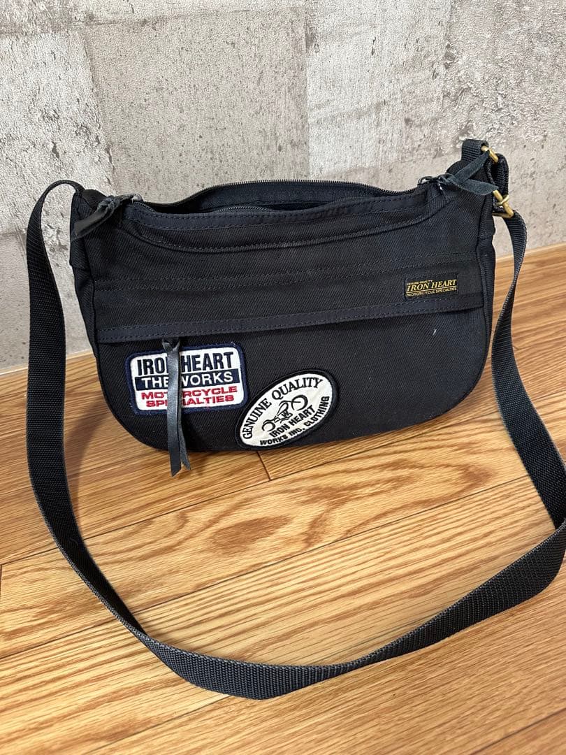 IRON HEART 黒鎧 ショルダーバッグ