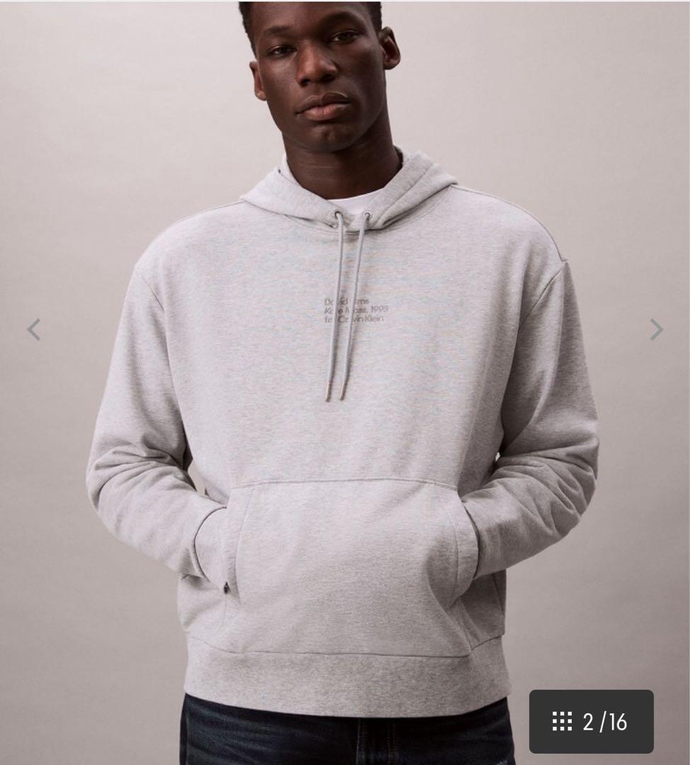 カルバンクライン グレー フォトプリント フード付きパーカー　ロウン着用