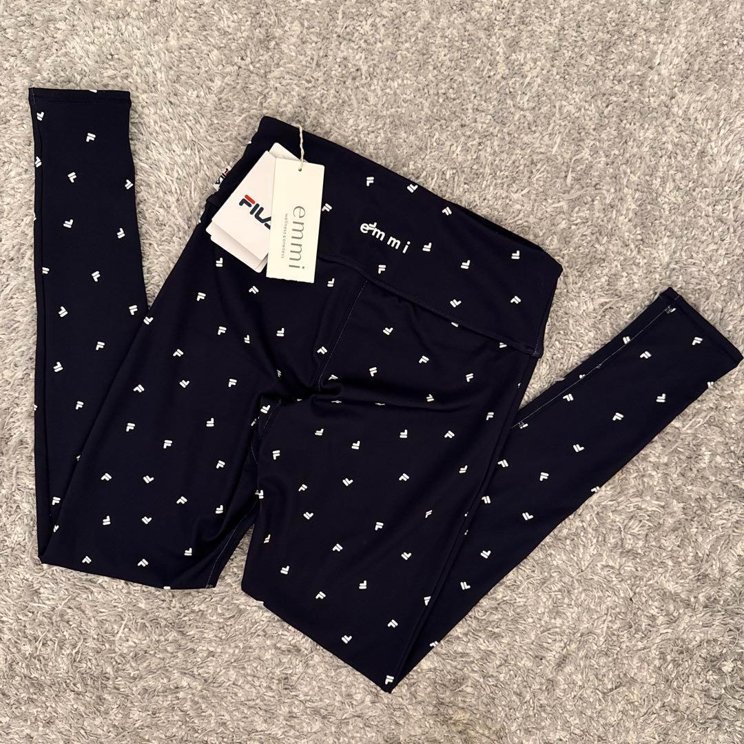 emmi FILA エミ×フィラ コラボ レギンス 総柄 ロゴ モノグラム 新品
