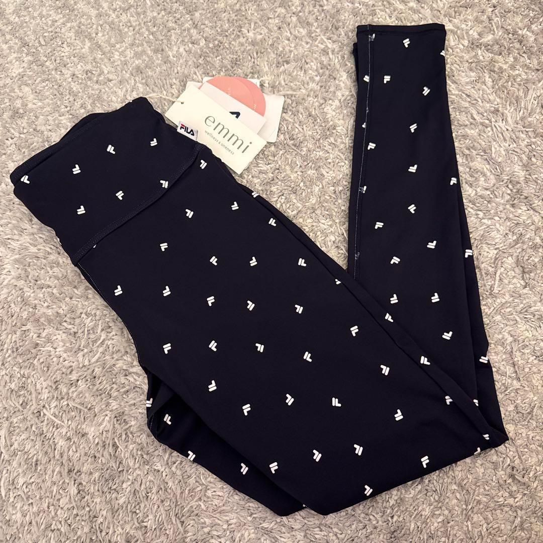 emmi FILA エミ×フィラ コラボ レギンス 総柄 ロゴ モノグラム 新品