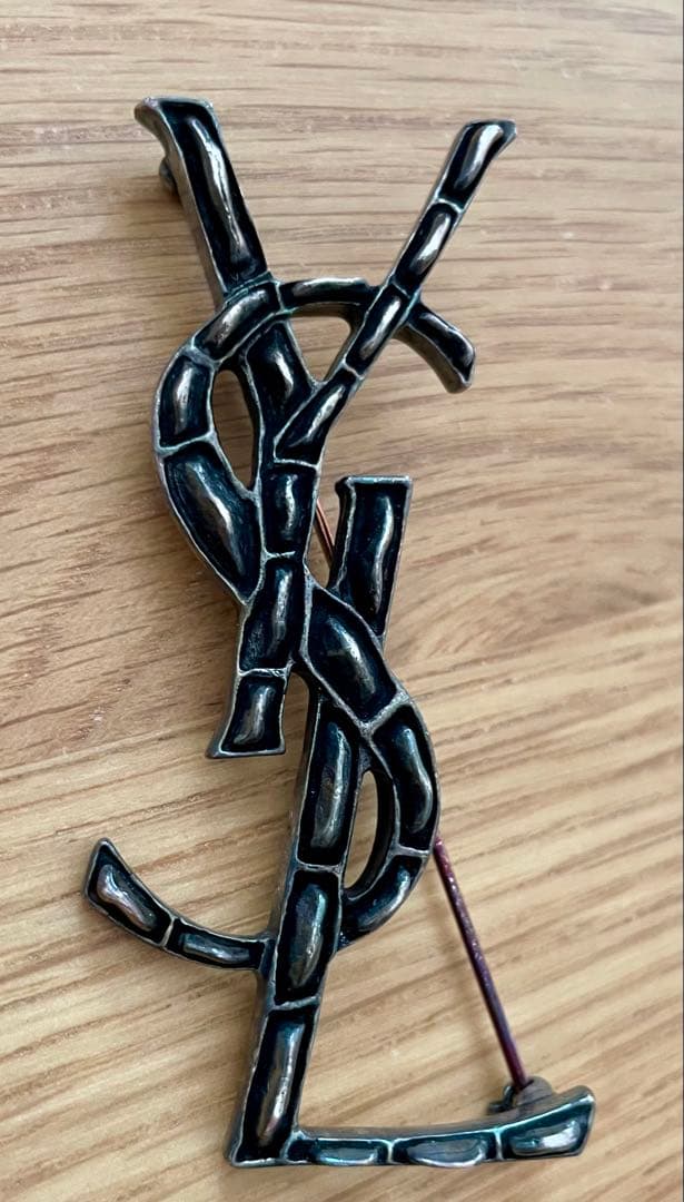 Saint Laurent サンローラン YSLオピウム クロコ型押しブローチ