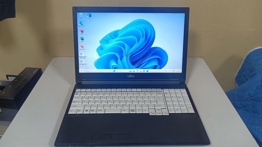 ⭐ノートパソコン⭐FUJITSU 第六世代intel SSD128G メモリ8G