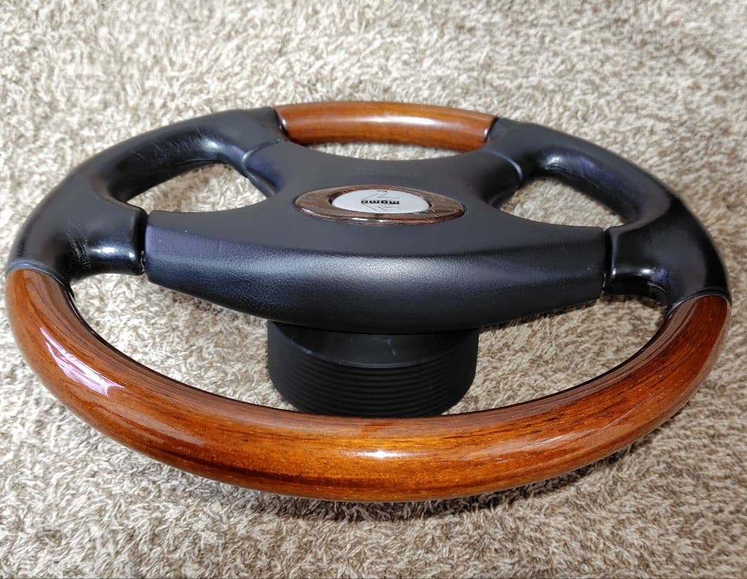 【中古・お買得品】MOMOステアリング ウッド＆レザー リーガル ボス・カバー付