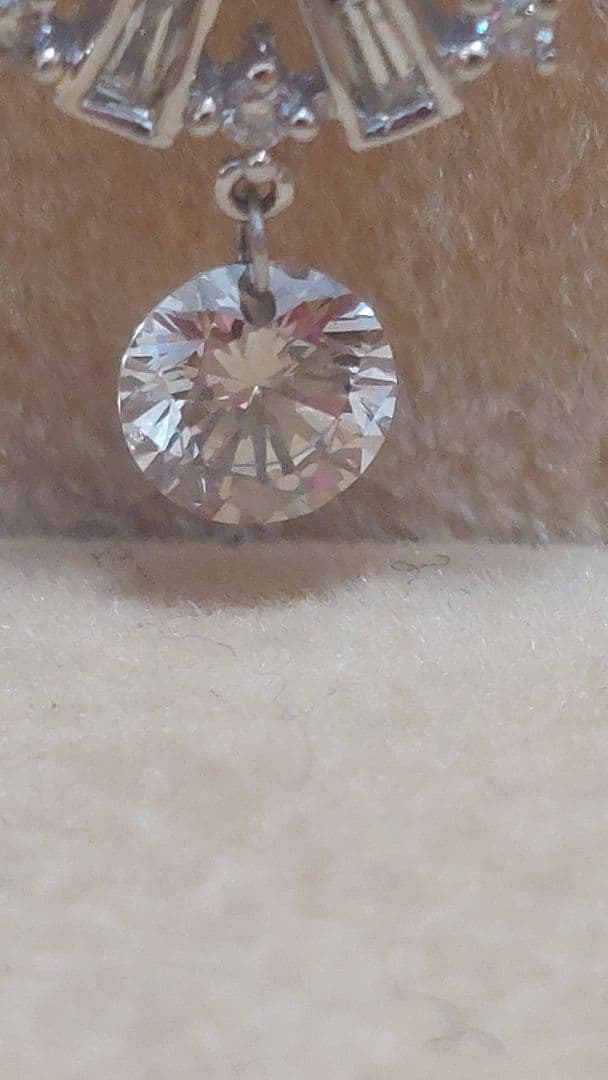 新品仕上げQVCK18WGダイヤ&ストリングホールダイヤ0.25ペンダントトップ