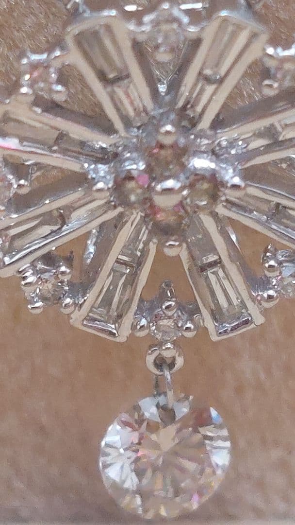 新品仕上げQVCK18WGダイヤ&ストリングホールダイヤ0.25ペンダントトップ