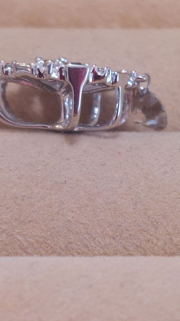 新品仕上げQVCK18WGダイヤ&ストリングホールダイヤ0.25ペンダントトップ