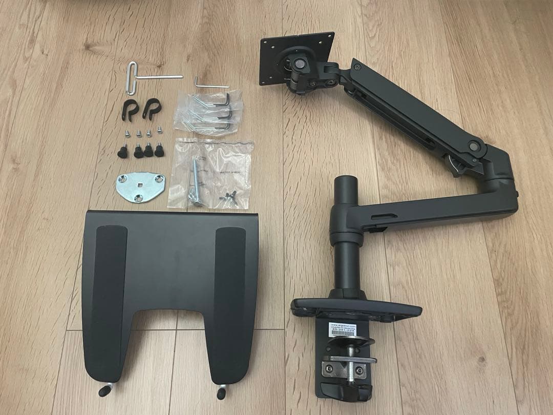 エルゴトロンLXモニターアーム＋マウントトレー