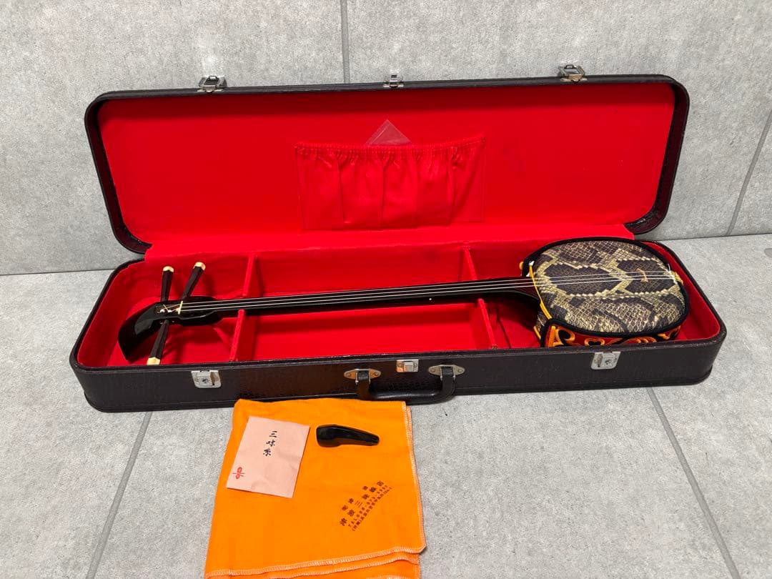 m*様 最終値下げ　希少　沖縄三線　ハードケース付き　弦楽器