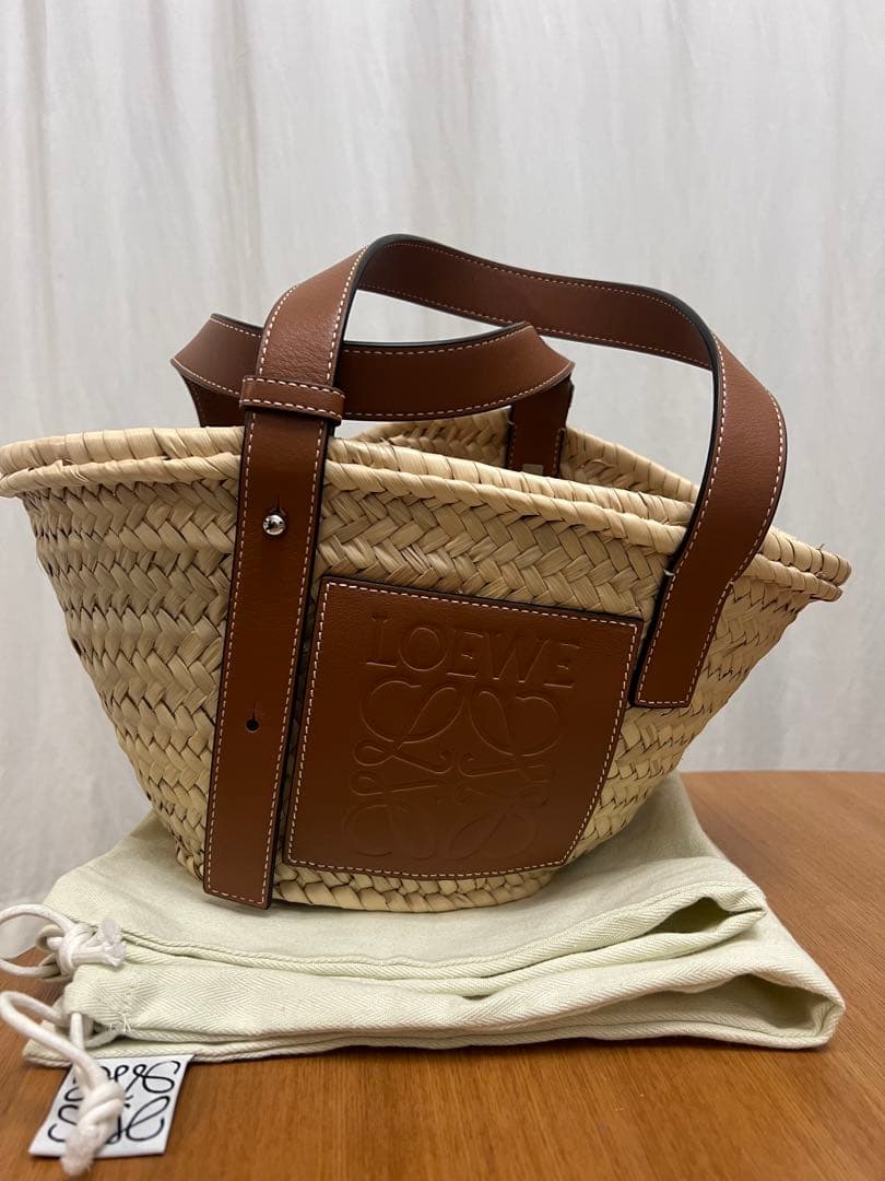 【美品】LOEWE ロゴ入りミニカゴバッグ