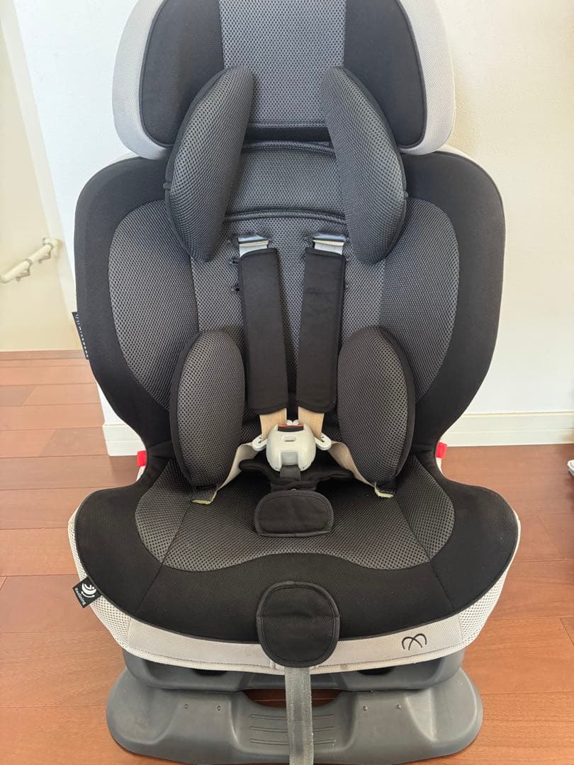 エールべべスイングムーンプレミアムチャイルドシート ブラック/グレー