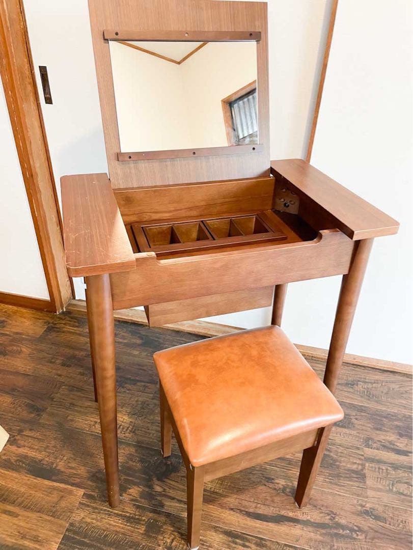 ビーカンパニー　ドレッサー　スツール付き