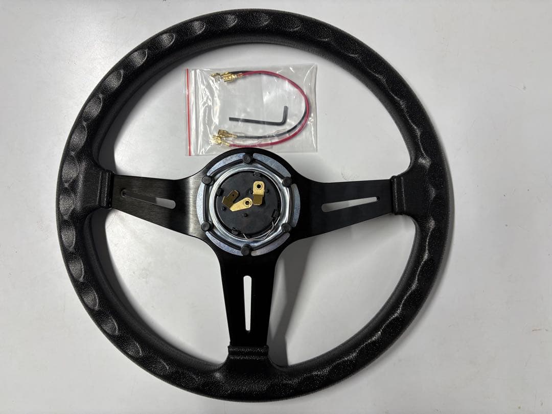 ステアリング14インチ　ほぼ新品