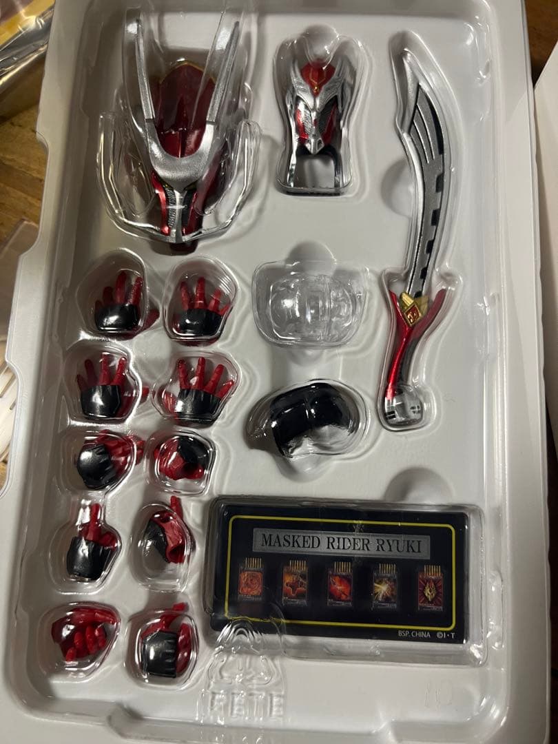 ノ*ブ様 最終値下げ 真骨彫 仮面ライダー龍騎@2/1 18時出品取り下げます