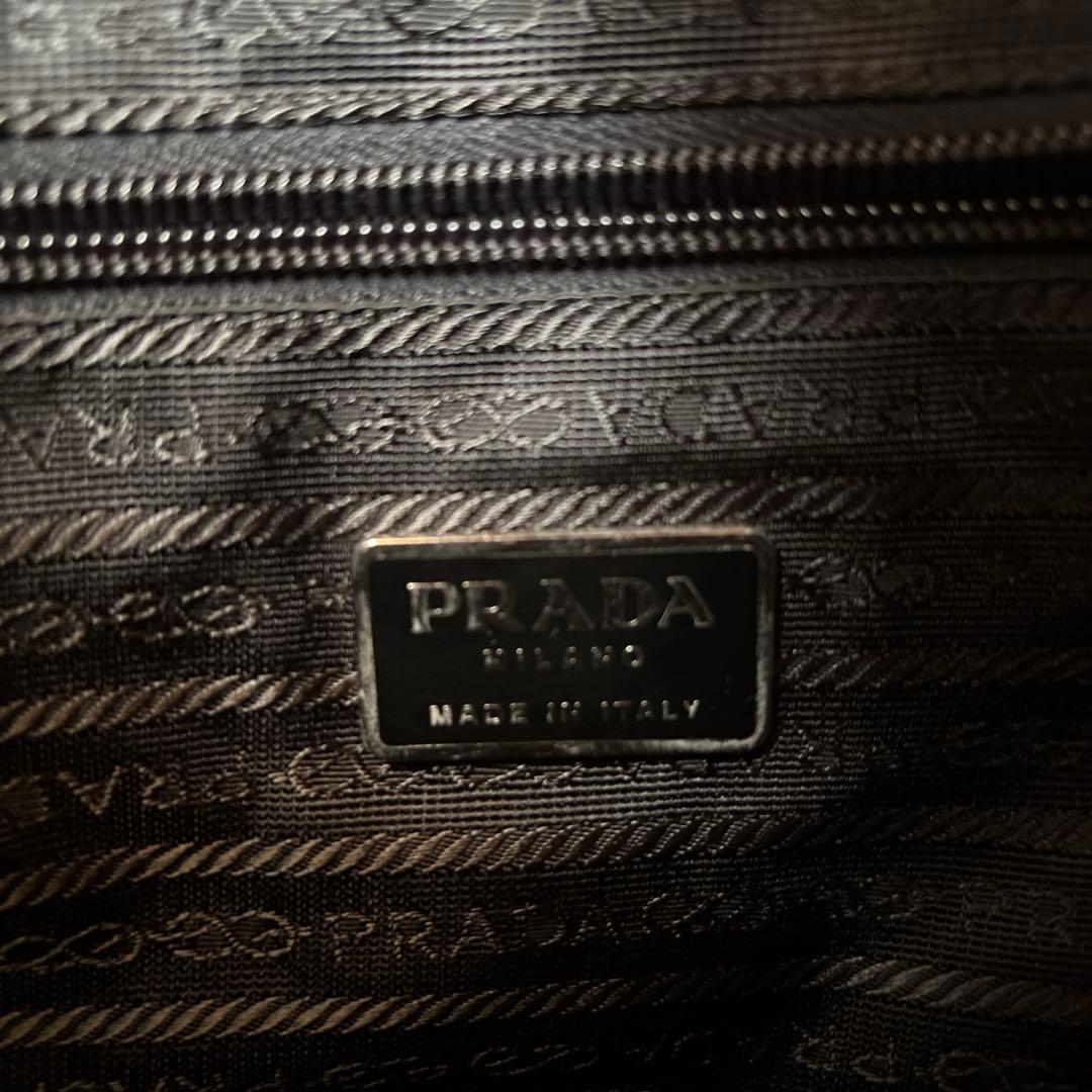 PRADA ブラック メッセンジャーバッグ