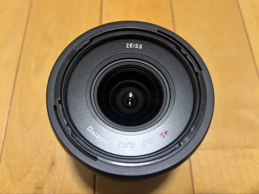 カールツァイス　xマウント12mm F2.8 単焦点レンズ