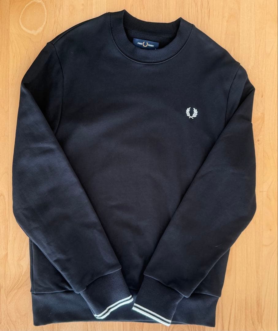 FRED PERRY フレッドペリー　スウェット　トレーナー　ブラック