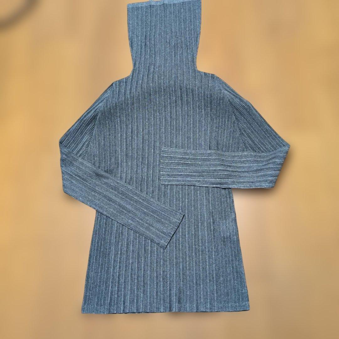 プリーツプリーズ　グレー　長袖ハイネック　カットソー　サイズ3