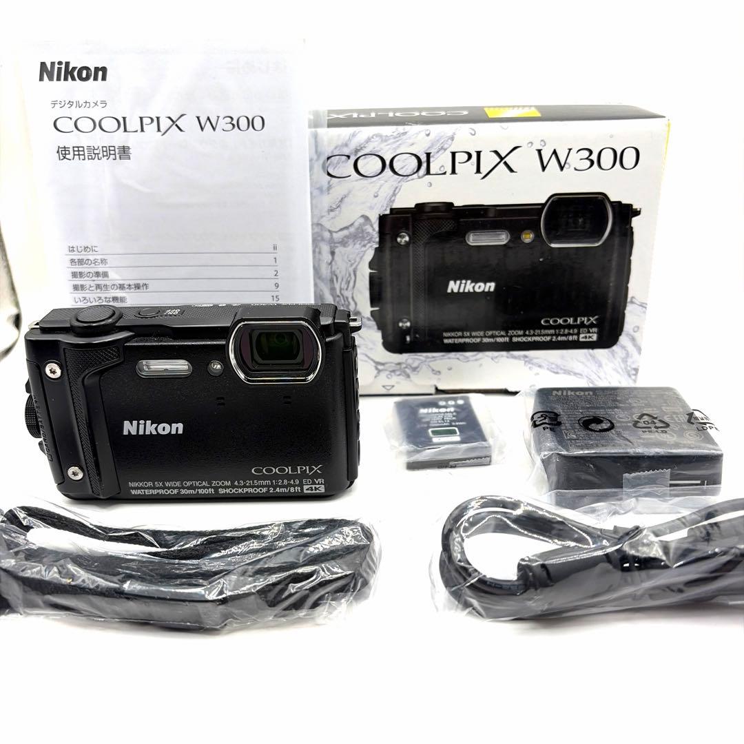 極美品　Nikon COOLPIX W300デジカメ　ブラック　ニコン