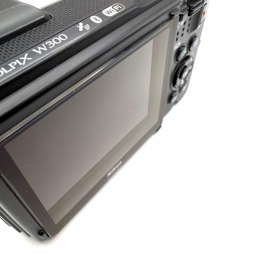 極美品　Nikon COOLPIX W300デジカメ　ブラック　ニコン