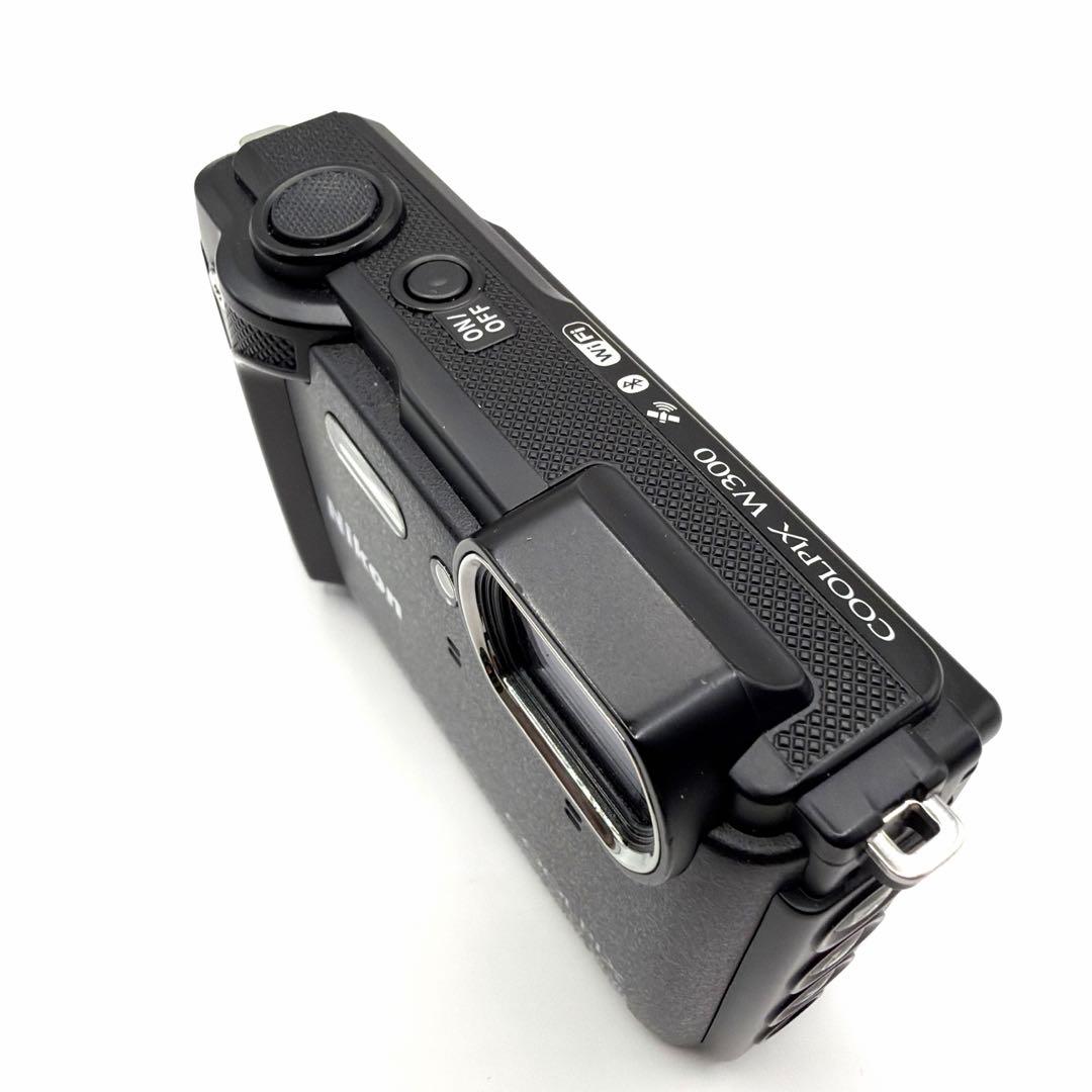 極美品　Nikon COOLPIX W300デジカメ　ブラック　ニコン