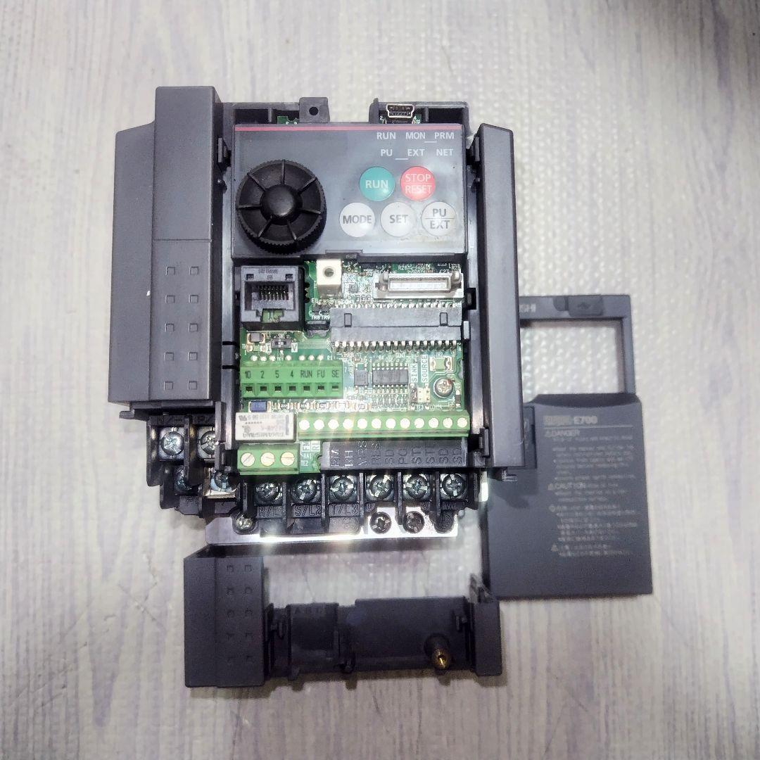 三菱電機 MITSUBISHI インバーター2.2KW FR-E720-2.2K