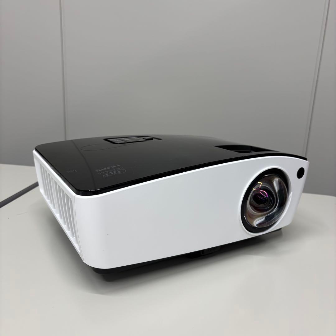 masaさん専用　短焦点プロジェクター　ほぼ新品　1回4時間のみ使用　DLP
