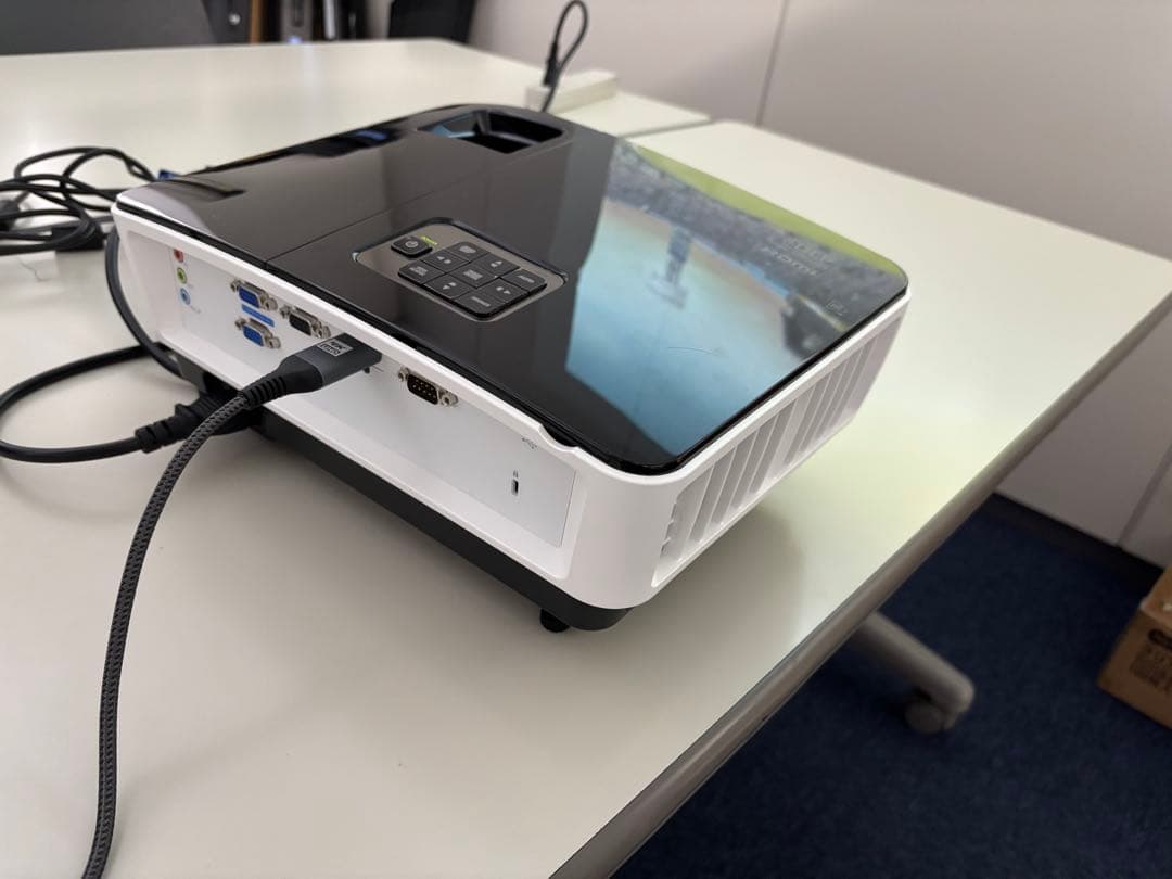 masaさん専用　短焦点プロジェクター　ほぼ新品　1回4時間のみ使用　DLP