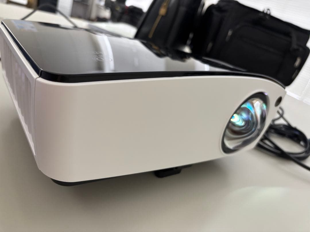 masaさん専用　短焦点プロジェクター　ほぼ新品　1回4時間のみ使用　DLP