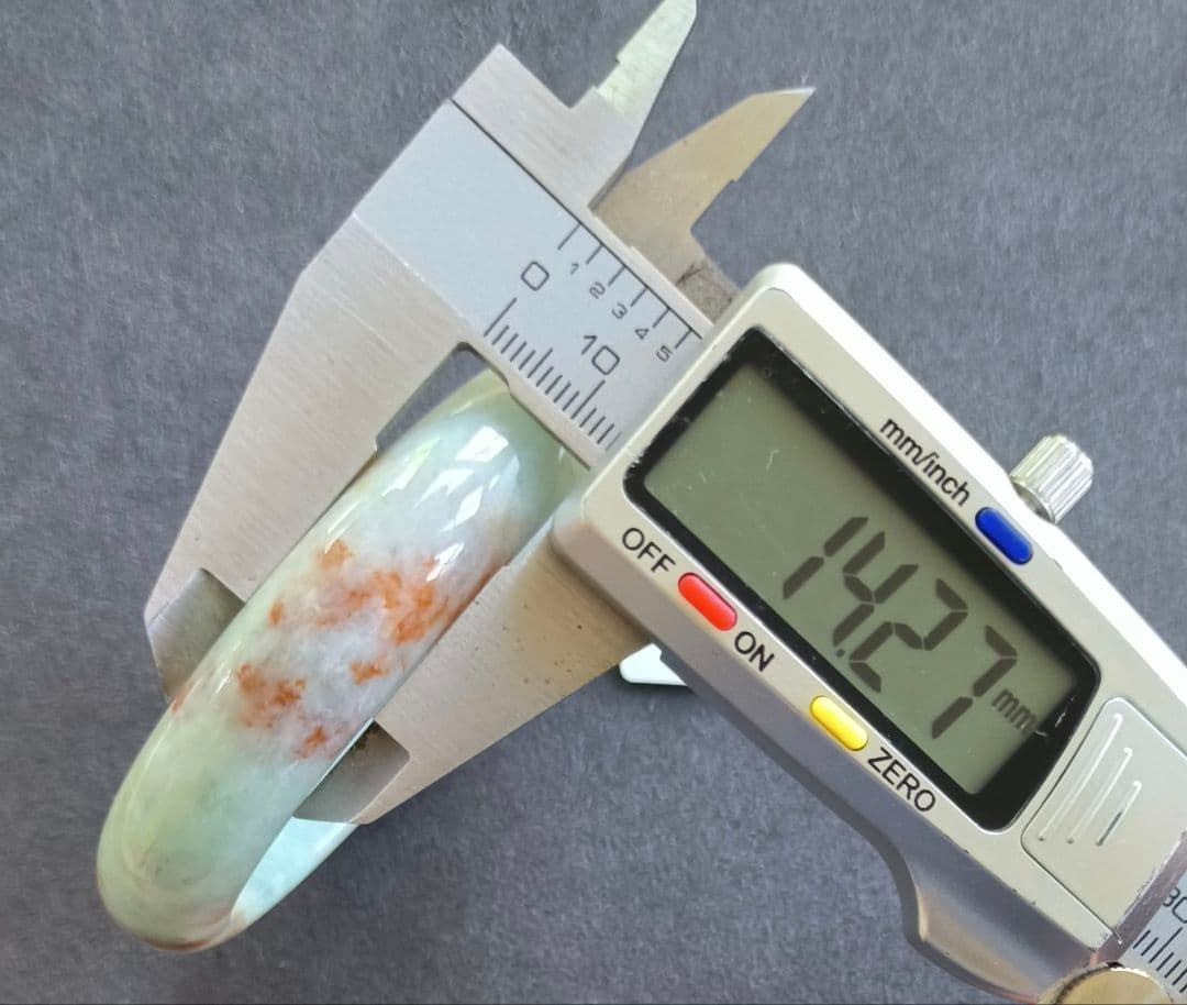 【日本鑑別書付:种水】ミャンマー産紅翡翠のバングル（内径57.5ミリ）8604