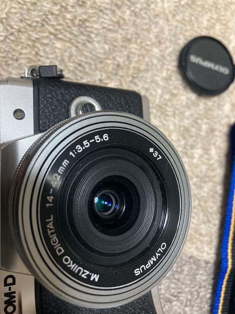 OLYMPUS E-M10 Mark II シルバー 14-42mm