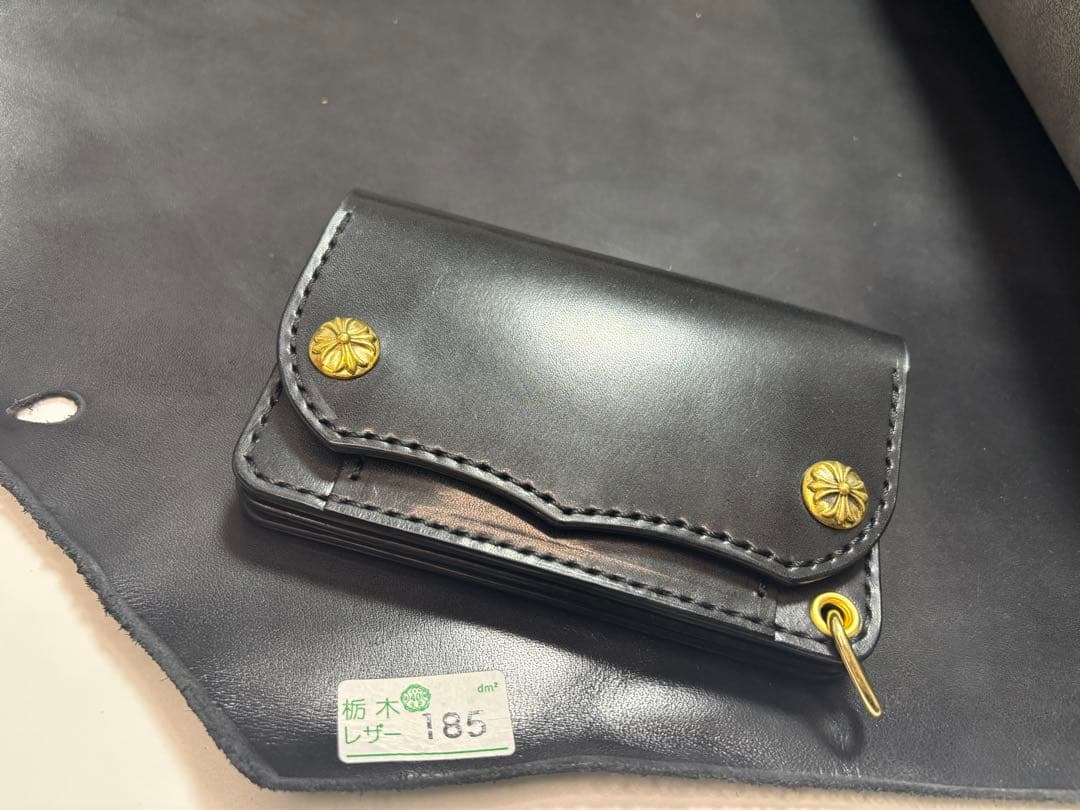 黒　栃木サドルレザー　トラッカーウォレット　三層　真鍮　クロスボールコンチョ