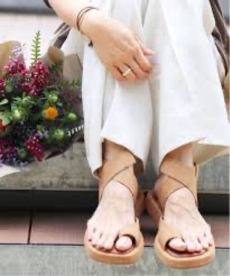 美品！アパルトモン　ジア ボルギーニ】 SUEDE ANKLE STRAP