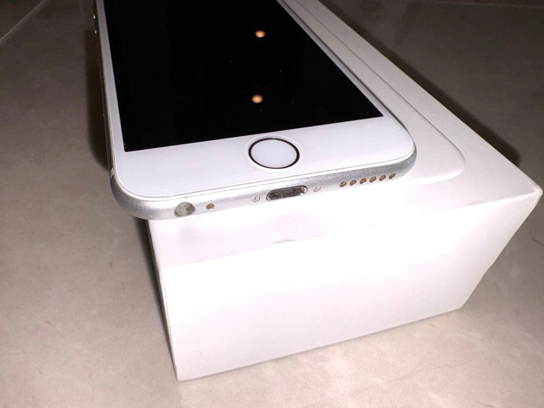 エ*狼様 iPhone６　ドコモ　docomo 64GB バッテリー100%