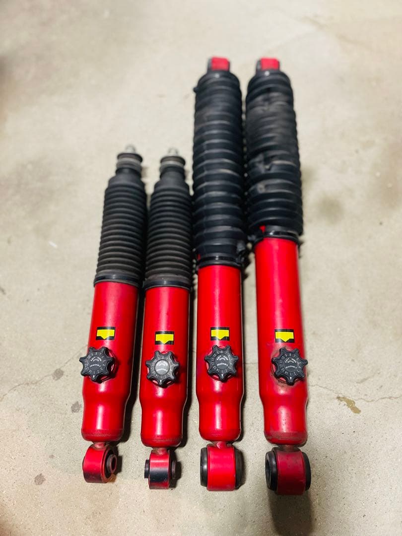 【石川優】CRS 14段式 ハイエースショック4本セット