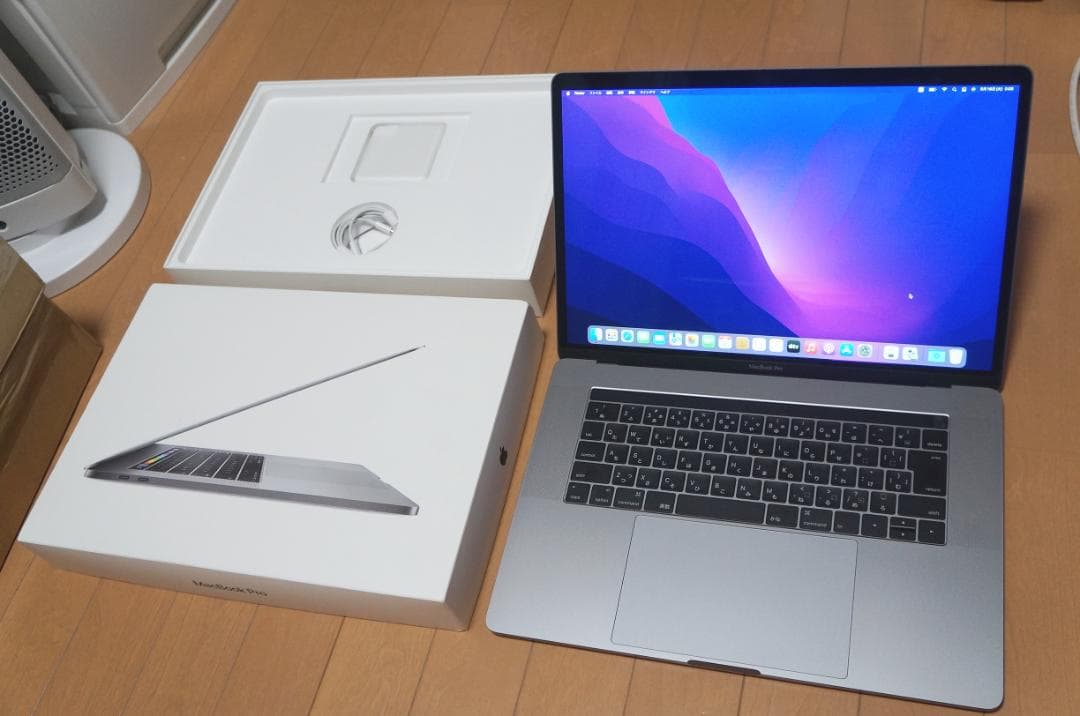 MacBook本体 MacBook Pro 15 i7 16G 512G Raedon Office