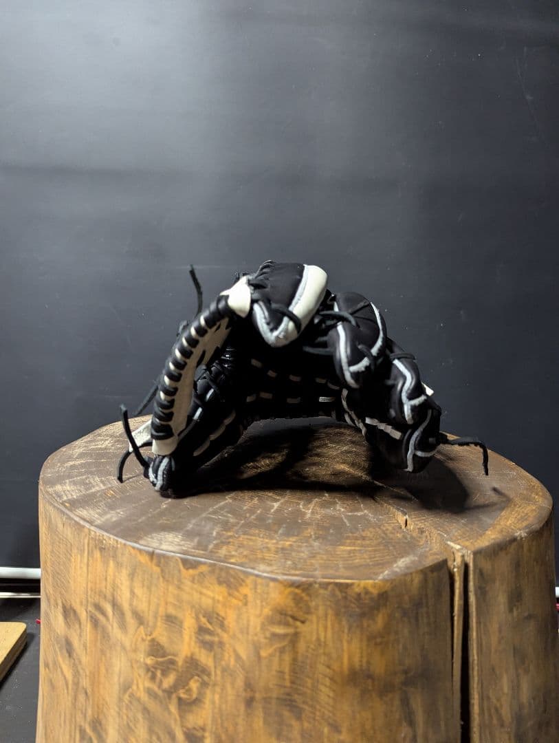 ブラック×ホワイト 軟式外野手用野球グローブ