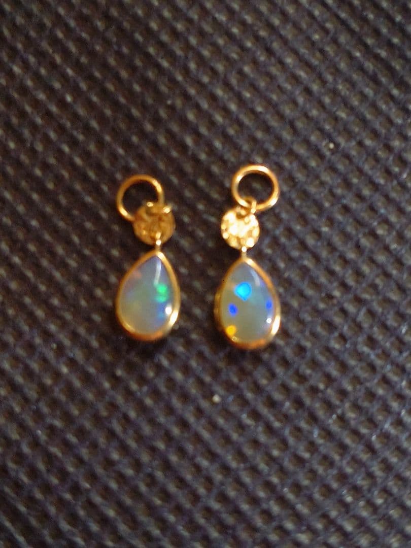 【最終値下げ】アガット　ゴールドオパールチャーム