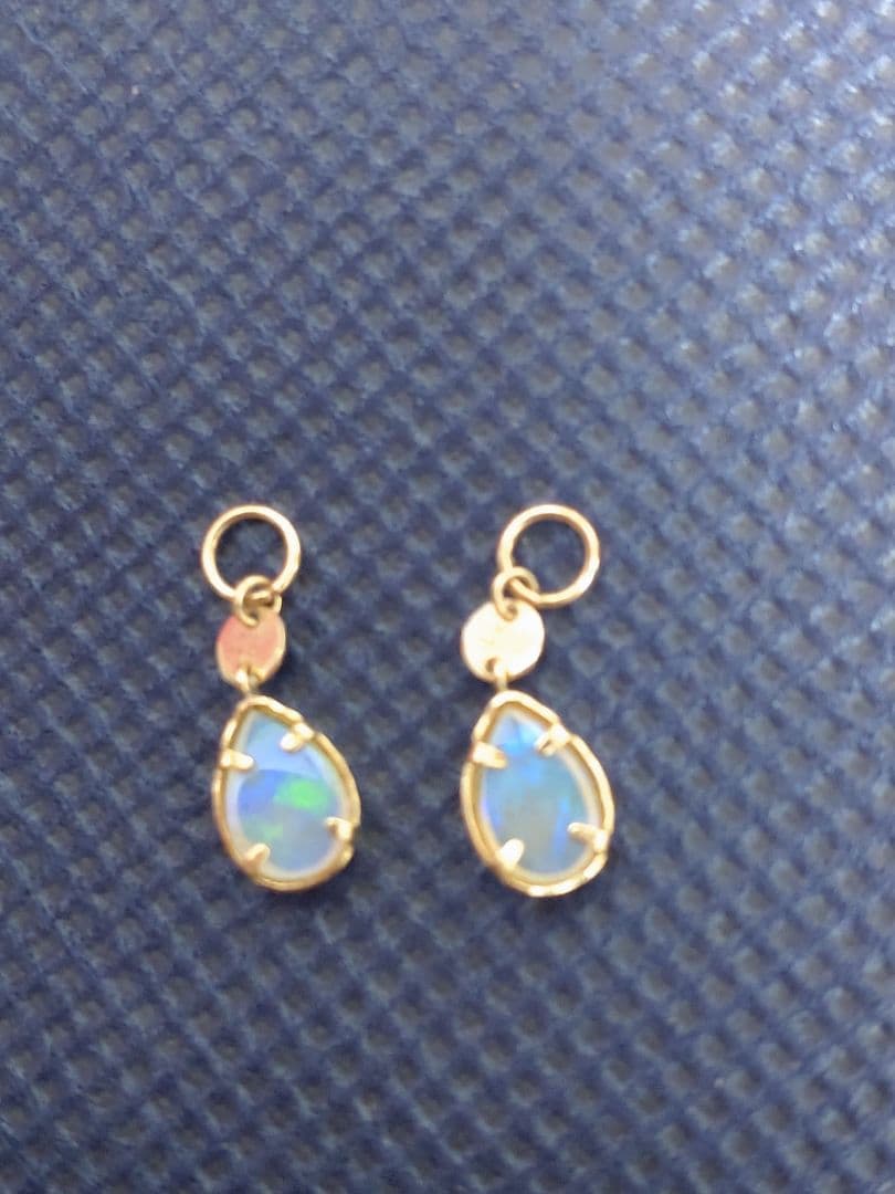 【最終値下げ】アガット　ゴールドオパールチャーム