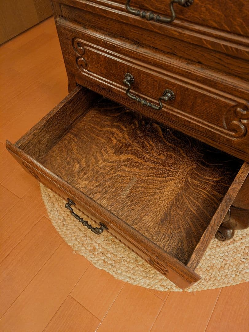 ルーマニア製 オーク材 猫脚チェスト